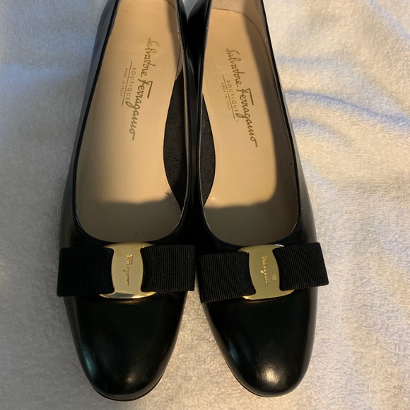 Ferragamo black flats - Picture 1 of 7